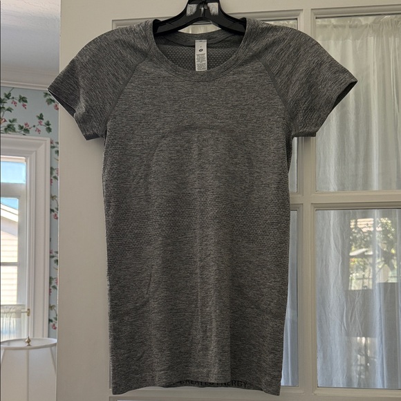 Lululemon grey tech t-shirt - Picture 1 of 6